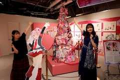 「PEACH-PIT25周年特別展」より、「しゅごキャラ！」デコレーションタワー（撮影：大川直人）