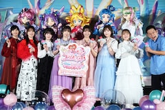 「映画キミとアイドルプリキュア♪ お待たせ！キミに届けるキラッキライブ！」公開記念舞台挨拶の様子。左から佐倉綾音、内田真礼、花井美春、高森奈津美、松岡美里、髙橋ミナミ、南條愛乃、津田篤宏（ダイアン）